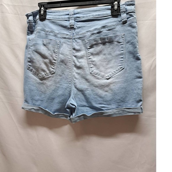 High Rise YMI faded distressed cuffed button front 5 pockets shorts 15/32 - Picture 4 of 7